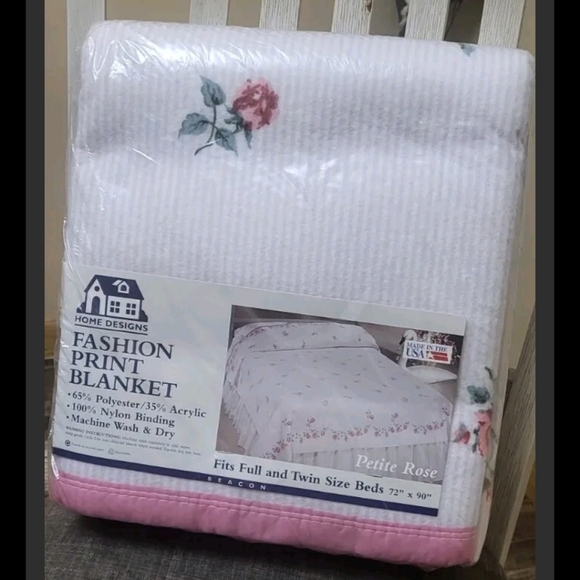 Home Designs Full/ Twin Petite  Rose Pattern Blanket Vintage New Sealed - Picture 1 of 7